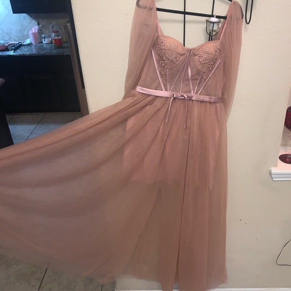 Tulle ball gown - Picture 4 of 5